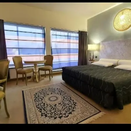 Pensjonat Feel Airport 4*