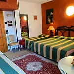 ゲストハウス Feel Airport 4*